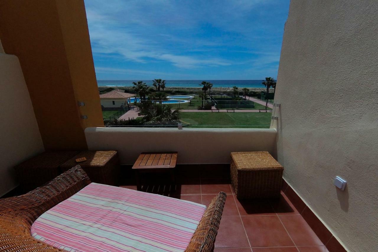 Casa En Primera Linea De Playa Захара-де-лос-Атунес Экстерьер фото